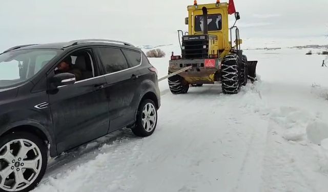 Yolda kalan sürücülerin imdadına karla mücadele ekipleri yetişti