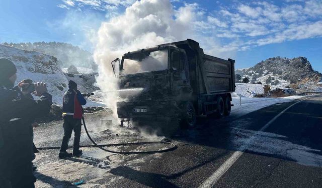 Yozgat'ta kamyon yandı, kullanılamaz hale geldi