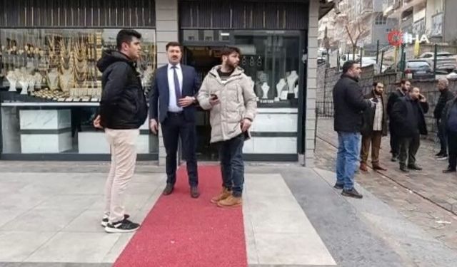 Maskeli Şüpheliler Kuyumcuyu Soydu, Polis Memuru Yaralandı