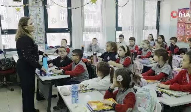 6 Şubat’ı anlatan öğretmen kameraya bile bakamadı: "65 saniyede hayatımız yıkıldı"