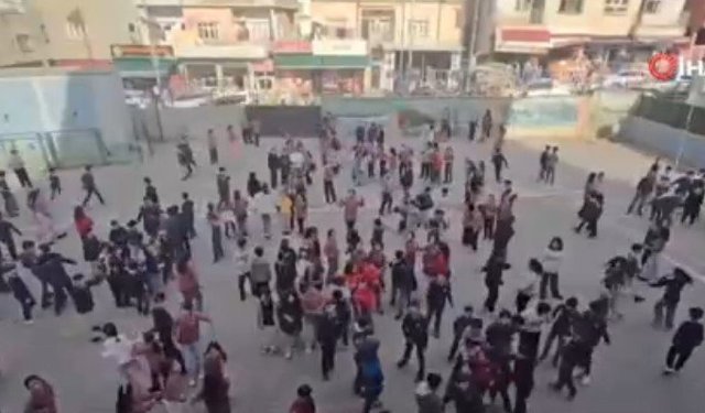 Okul Bahçesinde İlahi Coşkusu: Öğrenciler Hep Bir Ağızdan Söyledi