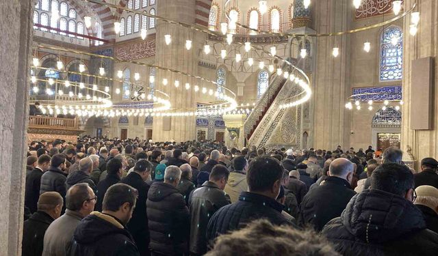 4 yıl aradan sonra Selimiye Camii'nde ilk cuma