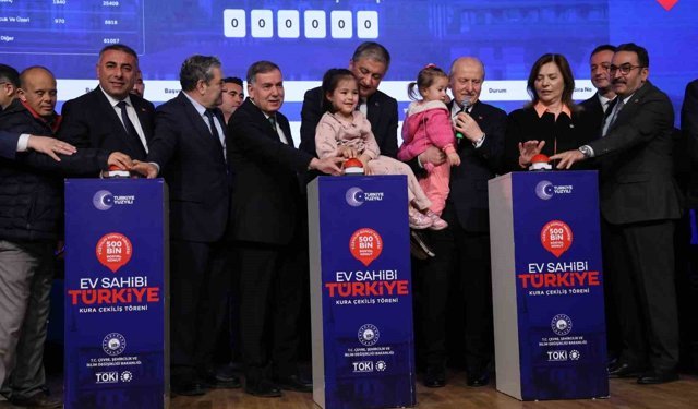 Adana'da 'Yüzyılın Konut Projesi'nin kuraları çekildi