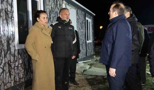 AFAD Başkanı Pehlivan: '(Uşak'taki taşkınlar) Şu an itibarıyla yaklaşık 100 araç, 150 personel görev yapıyor'