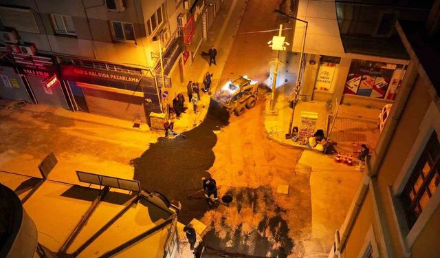 Alsancak'ta altyapısı tamamlanan sokaklar asfaltlanıyor