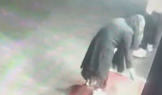 Apartmanda büyü paniği: Karanlıkta gelip idrar ve toz döktüler