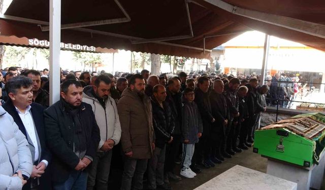 Araba almak için gittiği Antalya'da otobüs kazasında hayatını kaybeden Erdi Demirsoy toprağa verildi