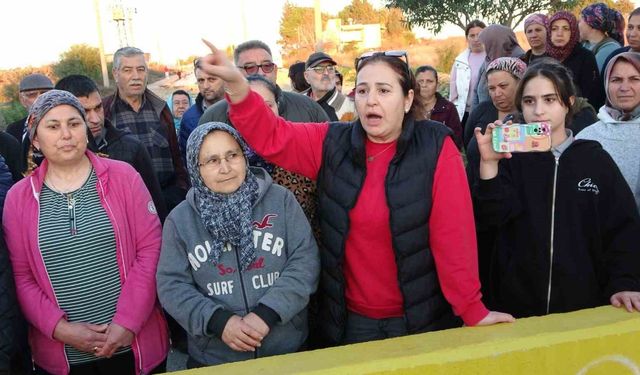 Arazi sahiplerinin mahkeme kararıyla kapattırdığı yol mahalle sakinlerini isyan ettirdi