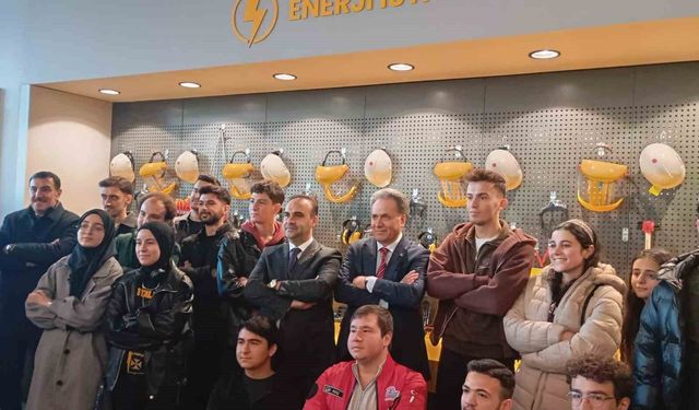 Bakan Kacır, İnönü Üniversitesi'nde Milli Teknoloji Atölyesi'nin açılışını yaptı