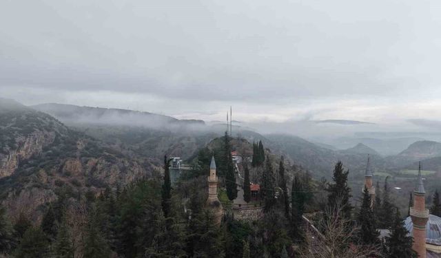 Belekoma Kalesi ve Şeyh Edebali Türbesi'nde sis etkili oldu