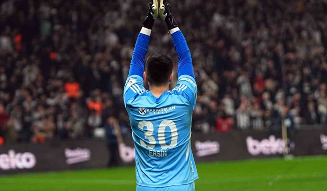 Beşiktaş taraftarından kaleci Ersin'e önce tepki, sonra destek