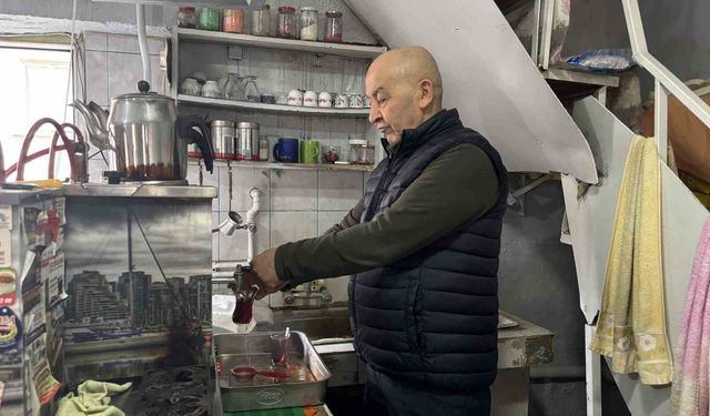 Bu kıraathanede çay 5 lira