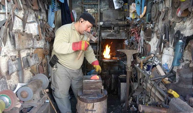 Çekiç sesleri azaldı, ustalar yalnız kaldı