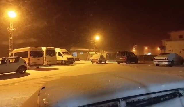 Çelikhan ilçesinde kar yağışı