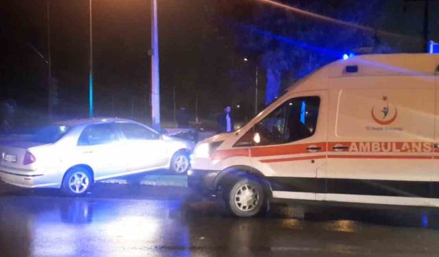 D-650 kara yolunda iki otomobil çarpıştı: 3 yaralı