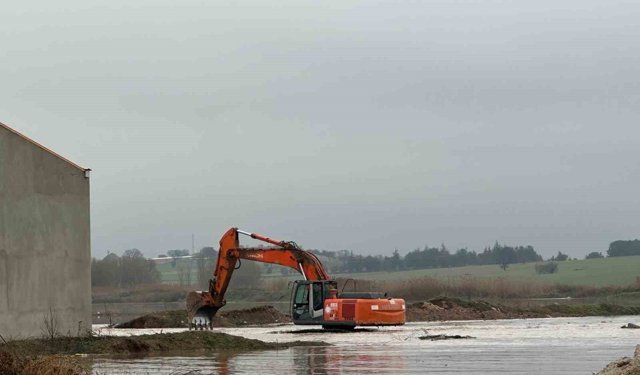 Değirmendere deresi taştı, tarım arazilerini ve iş yerlerini su bastı