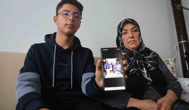Depremde 3 kardeşini, annesini ve babasını kaybeden Furkan aile fotoğrafından geriye tek kaldı