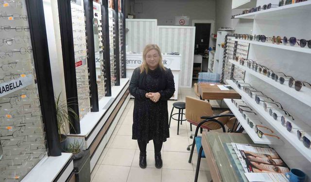 Depremde ölen eşinin mesleğini sürdürerek hayata tutundu