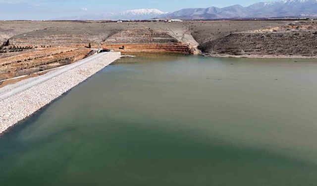 Doluluk oranı maksimum seviyeye ulaşan Sultansuyu Barajı'nda kapak açıldı