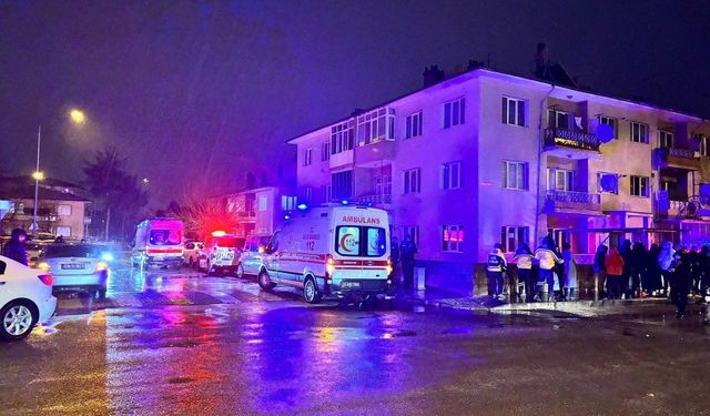 Erzincan'da yangın: 3'ü çocuk 8 kişi dumandan etkilendi