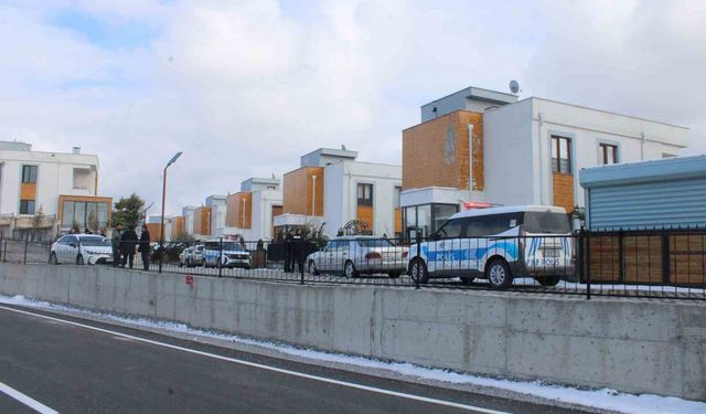 Eski ve yeni erkek arkadaşlar arasında bıçaklı kavga: 1 yaralı