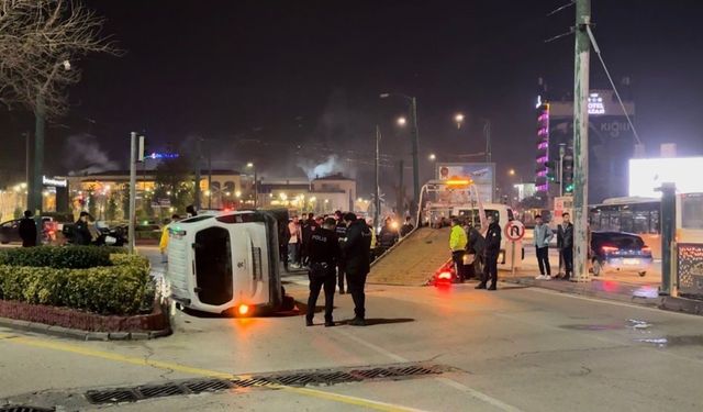 Gaziantep'te iki araç kafa kafaya çarpıştı: 3 yaralı