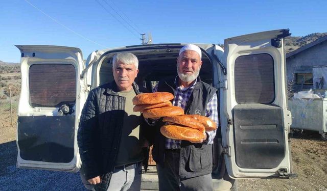 İmece usulüyle pide dağıtılıyor, pide girmeyen ev kalmıyor
