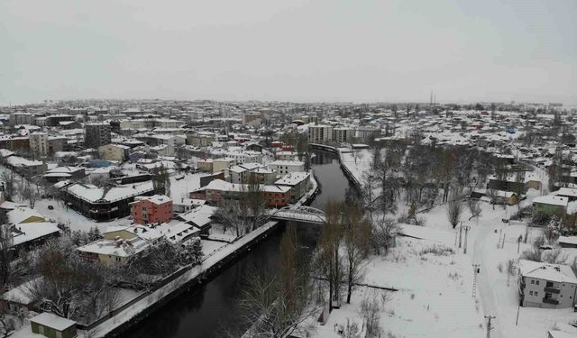 Kars beyaza hapsoldu: Yarım asırlık kar rekoru kırıldı