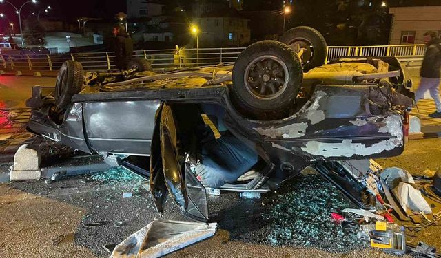 Kazada hurdaya dönen araçtan yara almadan kurtuldu