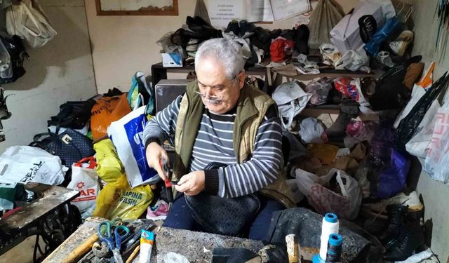 Köyceğiz'in son ayakkabı ustası, emekli oldu ama mesleğini bırakamadı