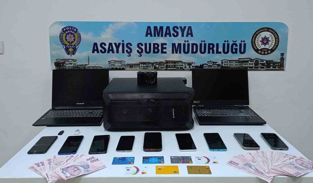 Kredi kartlarını kopyalayarak 2 milyon liradan fazla vurgun yaptılar