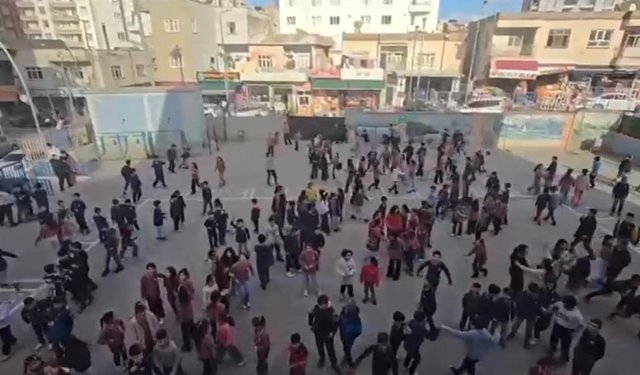 Kurtalan'da öğrenciler 'Kabe'de Hacılar' ilahisine hep birlikte eşlik etti