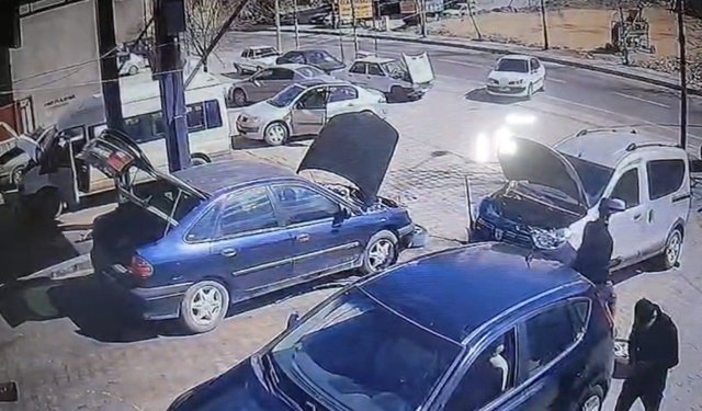 Mardin'de tuhaf olay: El frenini çekmeyi unuttu, araç anayola çıktı