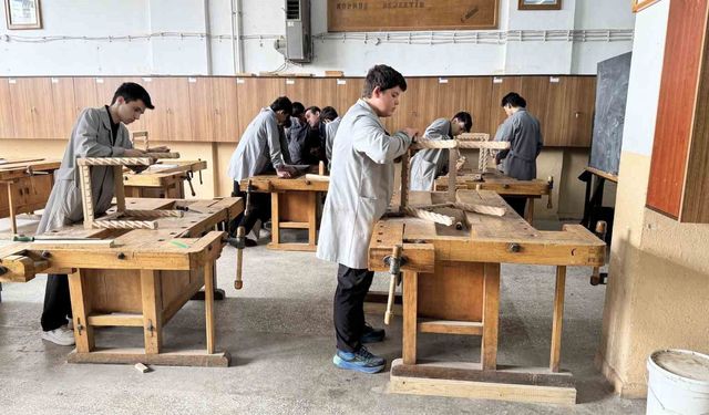 Meslek lisesi öğrencilerinin el emeği ürünleri döner sermayeye kazandırılacak