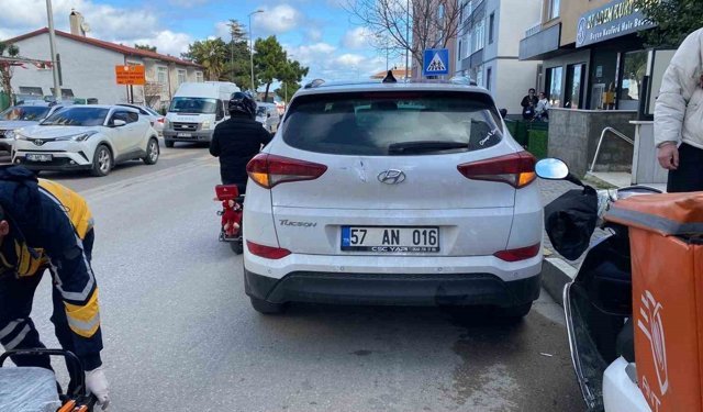 Motosiklet otomobile arkadan çarptı: 1 yaralı