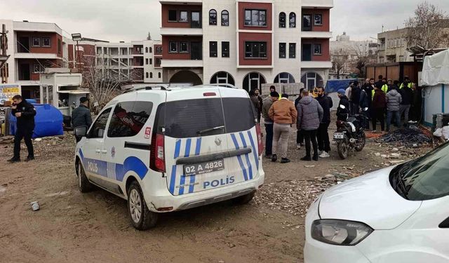 Paralarını alamadıklarını iddia eden işçiler eylem yaptı