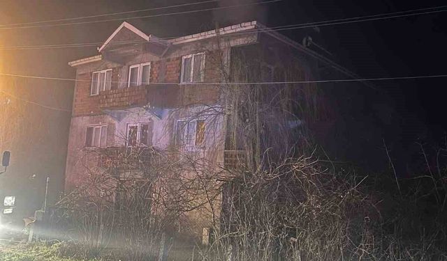 Perşembe'de çatı alevlere teslim oldu