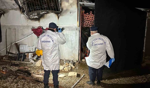 Prefabrik evde çıkan yangında karı-koca hayatını kaybetti