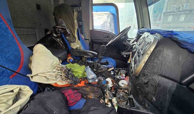 Taşıdığı sularla yangının büyümesini engelledi