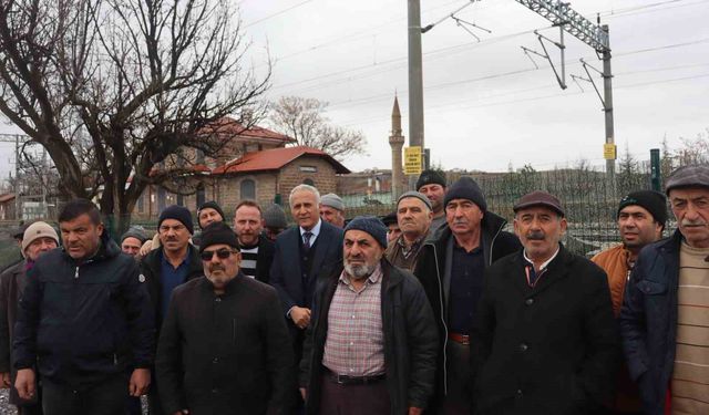 Teravih namazı için 5 kilometre yürümek istemiyorlar