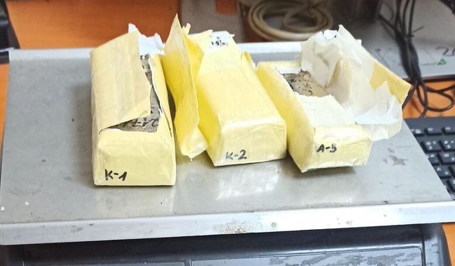 Türkiye'ye sokulmak istenen 11 kilo 180 gram kokain ve 5 kilo altın sınırda yakalandı