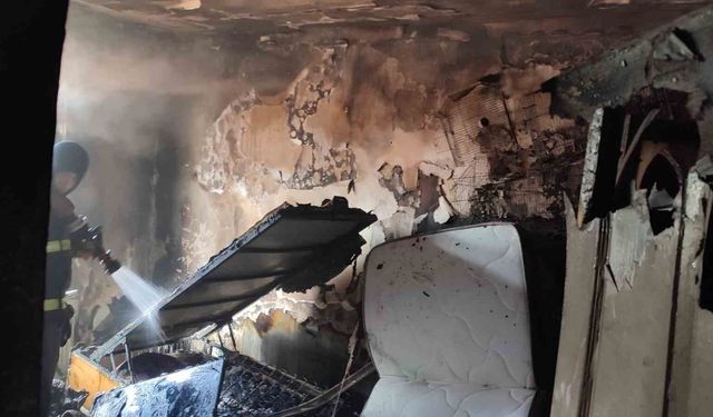 Yangında kuşları yanan çocuğu mahalle sakinleri teselli etti