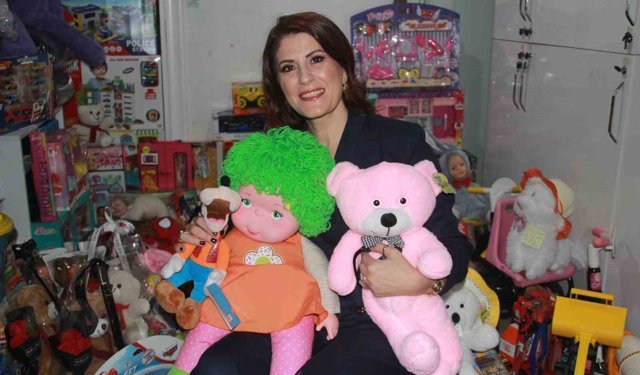 44'üncü yaş gününde hediye yerine oyuncak istedi: Oda dolusu oyuncak ile sevgi evlerindeki çocukları mutlu edecek
