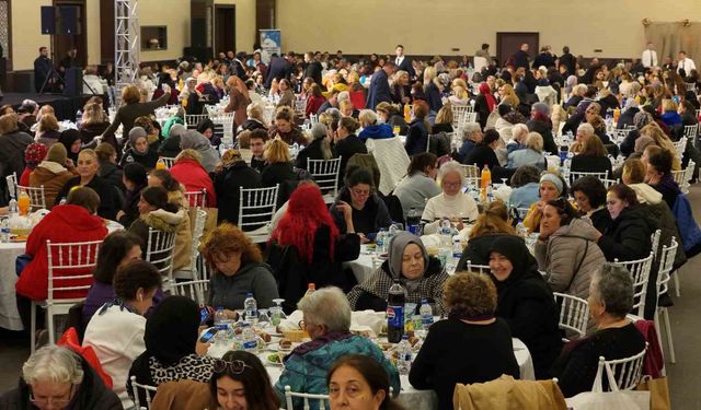 500 Büyükçekmeceli kadın Edirne'de iftar sofrasında buluştu