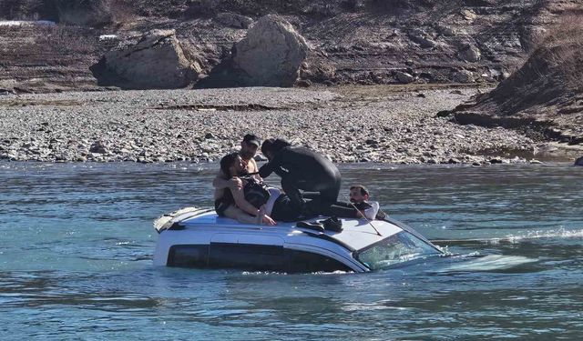 Araç baraj gölüne uçtu: 1 yaralı