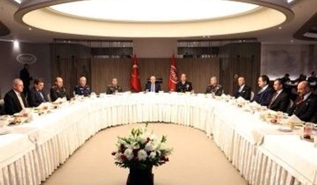 Bakan Güler, iftarda OYAK personeli ile bir araya geldi