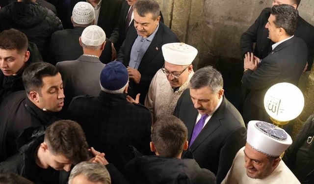 Bakan Tekin ve Çiftçi, bayram namazını Erzurum'da kıldı