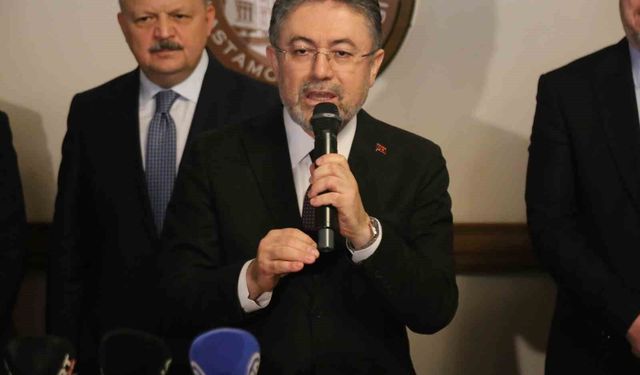 Bakan Yumaklı memleketi Kastamonu'da vatandaşlarla bayramlaştı