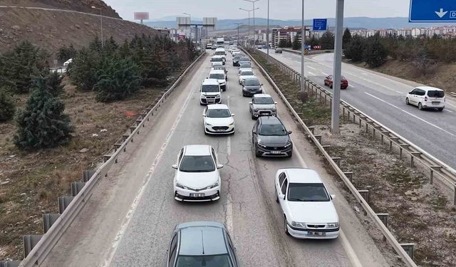 Bayram yolculuğu başladı: 43 ilin geçiş güzergahında trafik hareketliliği arttı