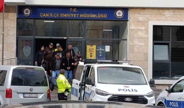 Çaldıkları araçla Edremit'te yakalanan 2 şüpheli tutuklandı